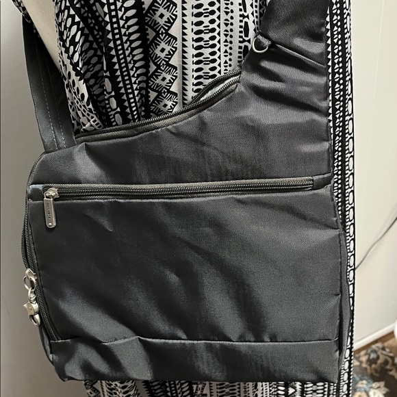 TRAVELON ANTI-THEFT Gray crossbody Bag New! - Picture 10 of 13